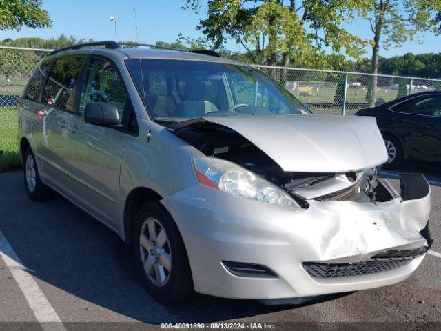  Salvage Toyota Sienna