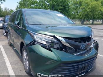  Salvage Toyota Sienna