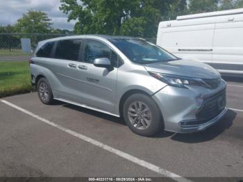  Salvage Toyota Sienna