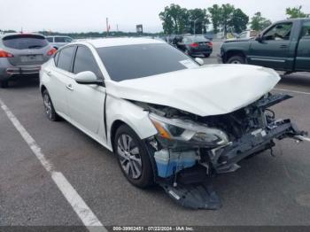  Salvage Nissan Altima