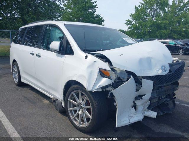  Salvage Toyota Sienna