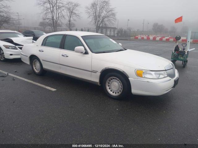  Salvage Lincoln Towncar