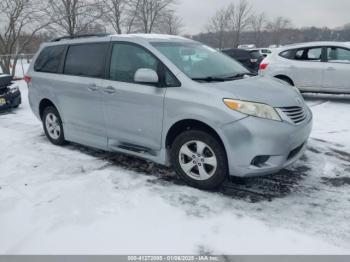  Salvage Toyota Sienna