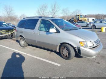  Salvage Toyota Sienna