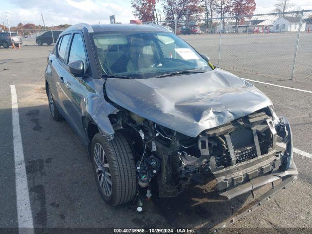  Salvage Nissan Kicks