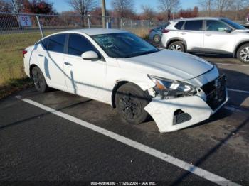  Salvage Nissan Altima