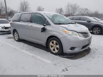  Salvage Toyota Sienna