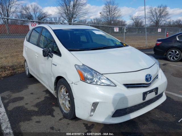  Salvage Toyota Prius v