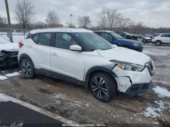  Salvage Nissan Kicks