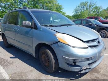  Salvage Toyota Sienna