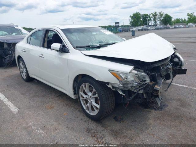  Salvage Nissan Maxima