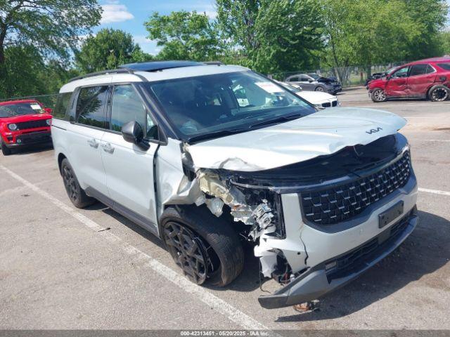  Salvage Kia Carnival