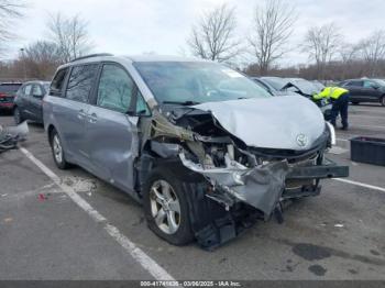  Salvage Toyota Sienna