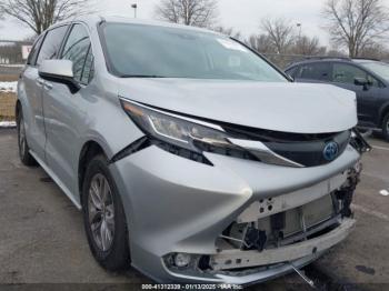  Salvage Toyota Sienna