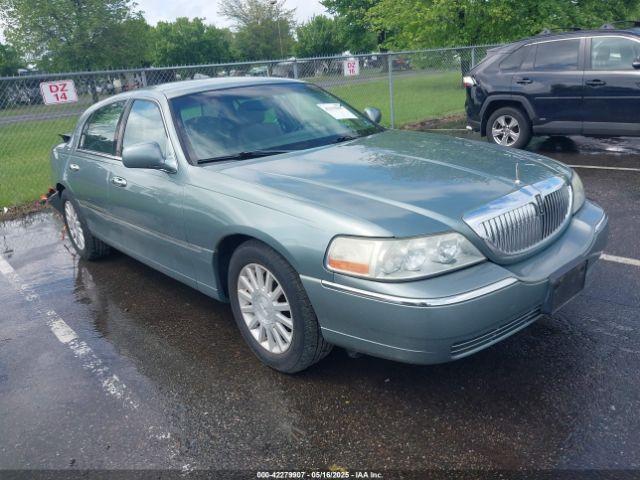  Salvage Lincoln Towncar
