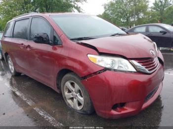  Salvage Toyota Sienna