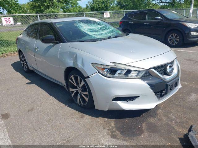  Salvage Nissan Maxima