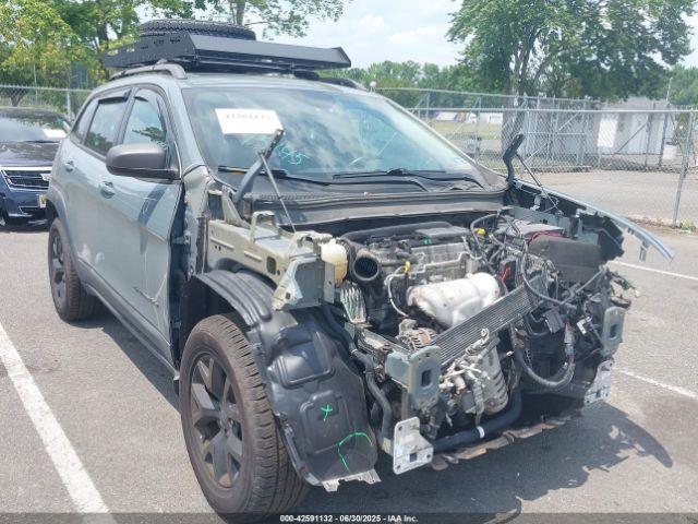  Salvage Jeep Cherokee