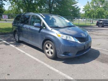  Salvage Toyota Sienna