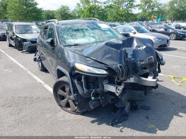  Salvage Jeep Cherokee