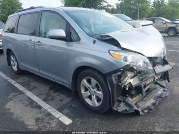  Salvage Toyota Sienna