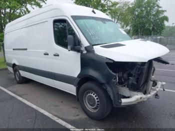  Salvage Mercedes-Benz Sprinter 2500