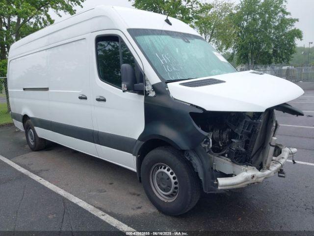  Salvage Mercedes-Benz Sprinter 2500
