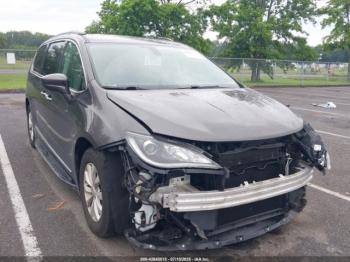  Salvage Chrysler Pacifica