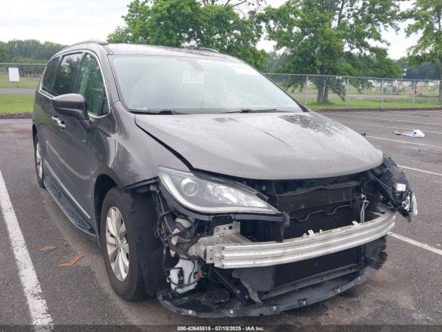  Salvage Chrysler Pacifica