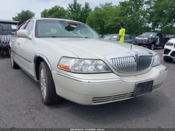  Salvage Lincoln Towncar