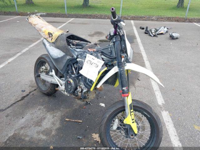  Salvage Husqvarna Supermoto 701