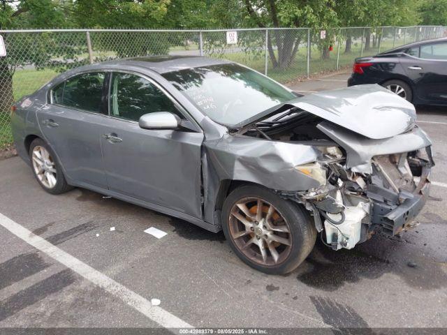  Salvage Nissan Maxima