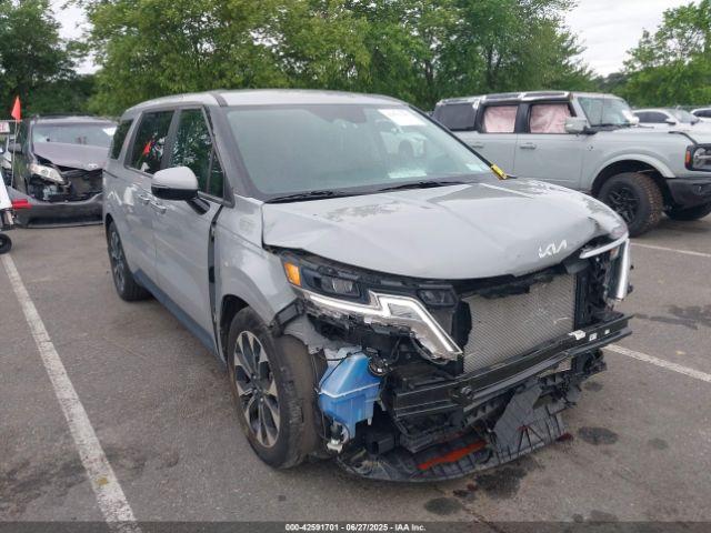  Salvage Kia Carnival
