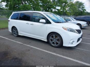  Salvage Toyota Sienna