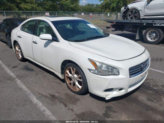  Salvage Nissan Maxima