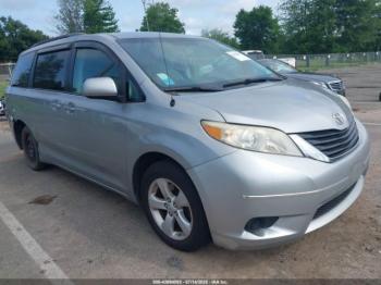  Salvage Toyota Sienna