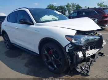  Salvage Alfa Romeo Stelvio
