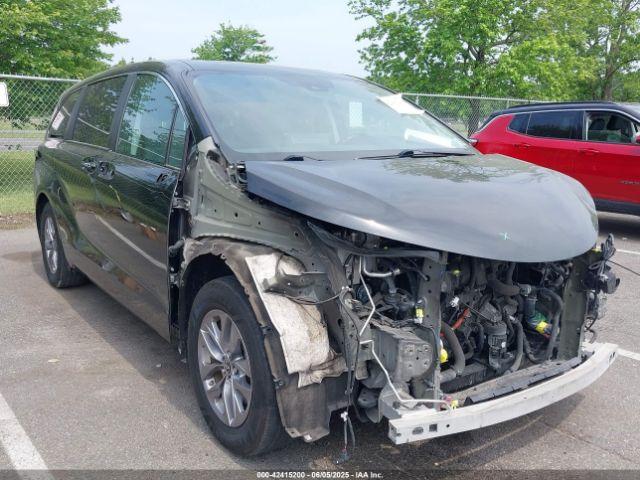  Salvage Toyota Sienna