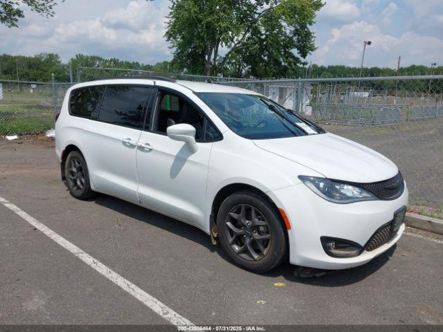  Salvage Chrysler Pacifica