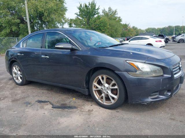  Salvage Nissan Maxima