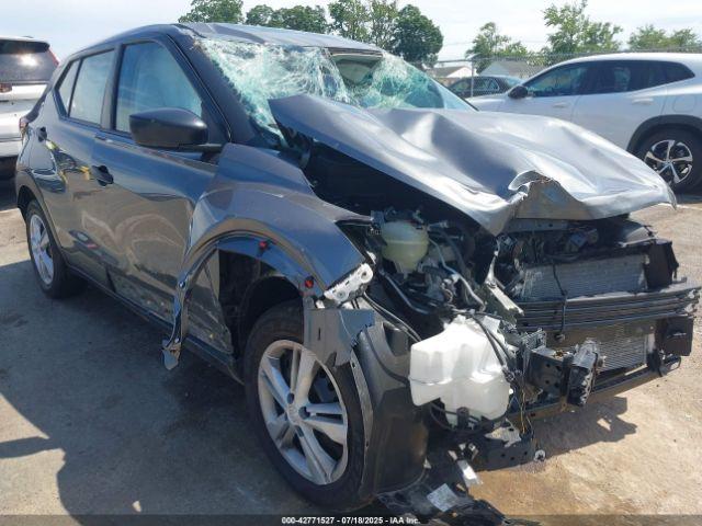  Salvage Nissan Kicks