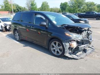  Salvage Toyota Sienna