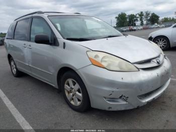  Salvage Toyota Sienna