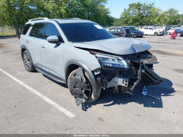  Salvage Nissan Pathfinder
