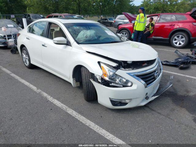  Salvage Nissan Altima