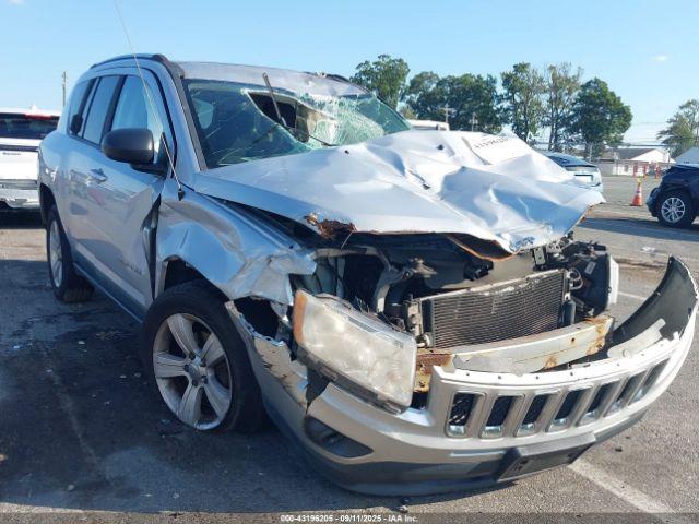  Salvage Jeep Compass
