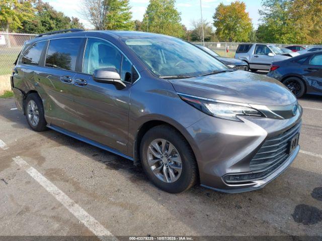  Salvage Toyota Sienna