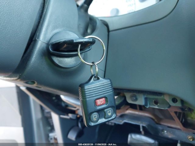 Ford Explorer Image 9