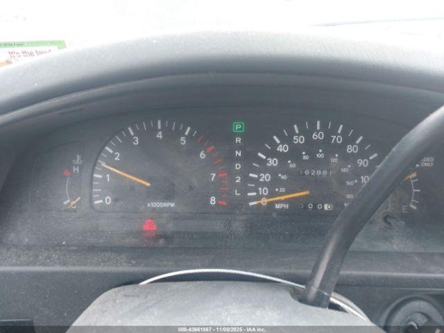 Toyota Tacoma Image 9