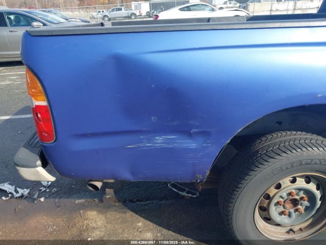 Toyota Tacoma Image 11